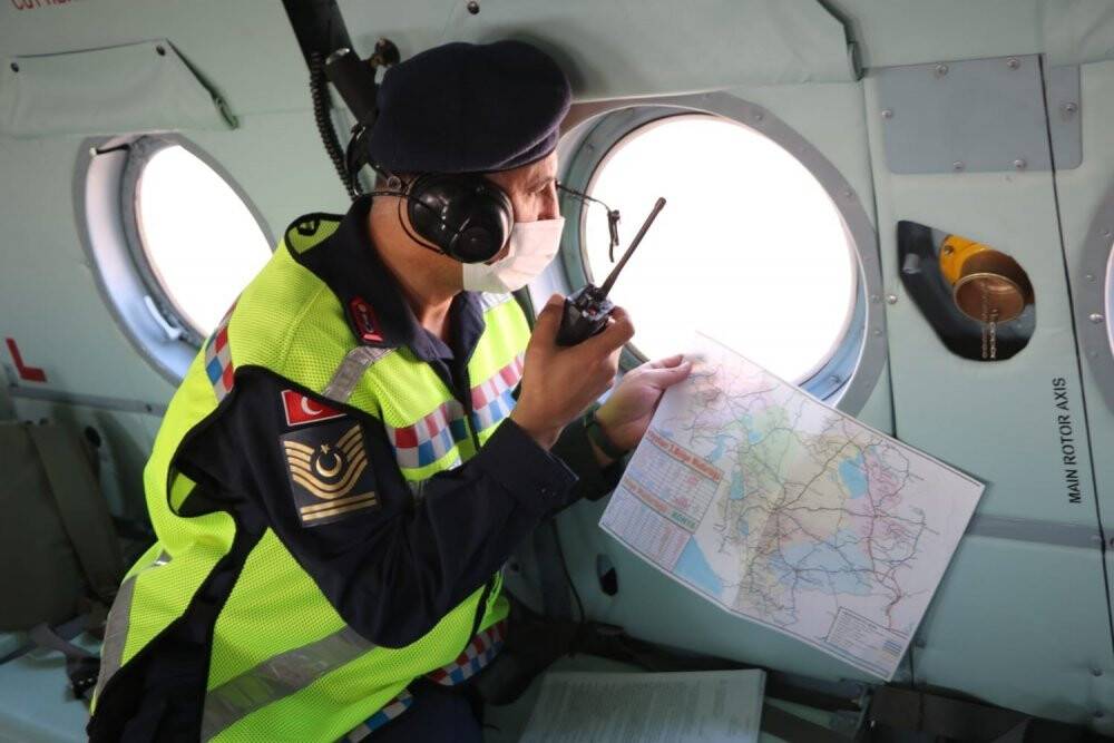 Konya'da Jandarmadan helikopter destekli trafik denetimi