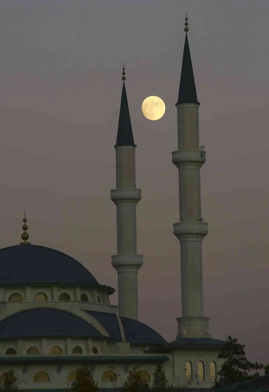 Cumhurbaşkanlığı Külliyesi’nde dolunay manzarası