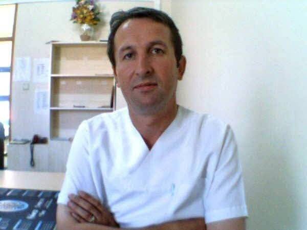 Eve giren hırsız ev sahibi doktoru silahla vurdu