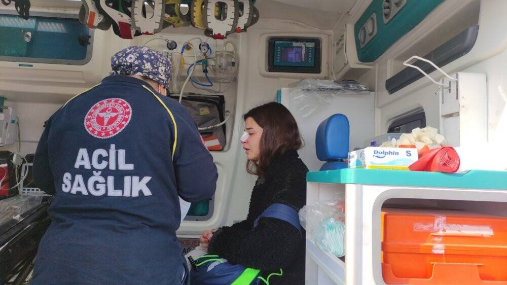 Öğrenci taşıyan otobüs kamyona çarptı: 24 yaralı