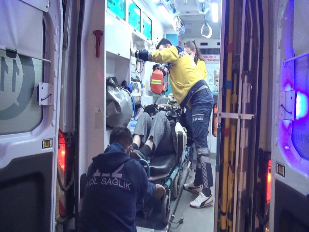 Hafif ticari aracın çarptığı yaşlı kadın hastanelik oldu