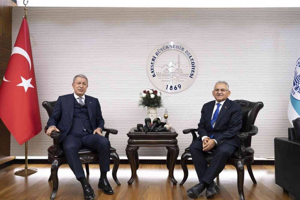 Hulusi Akar, Başkan Büyükkılıç’ı ziyaret etti