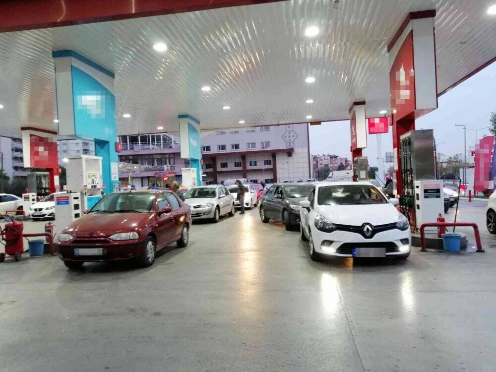 Aydın’da akaryakıt istasyonlarında zam kuyruğu