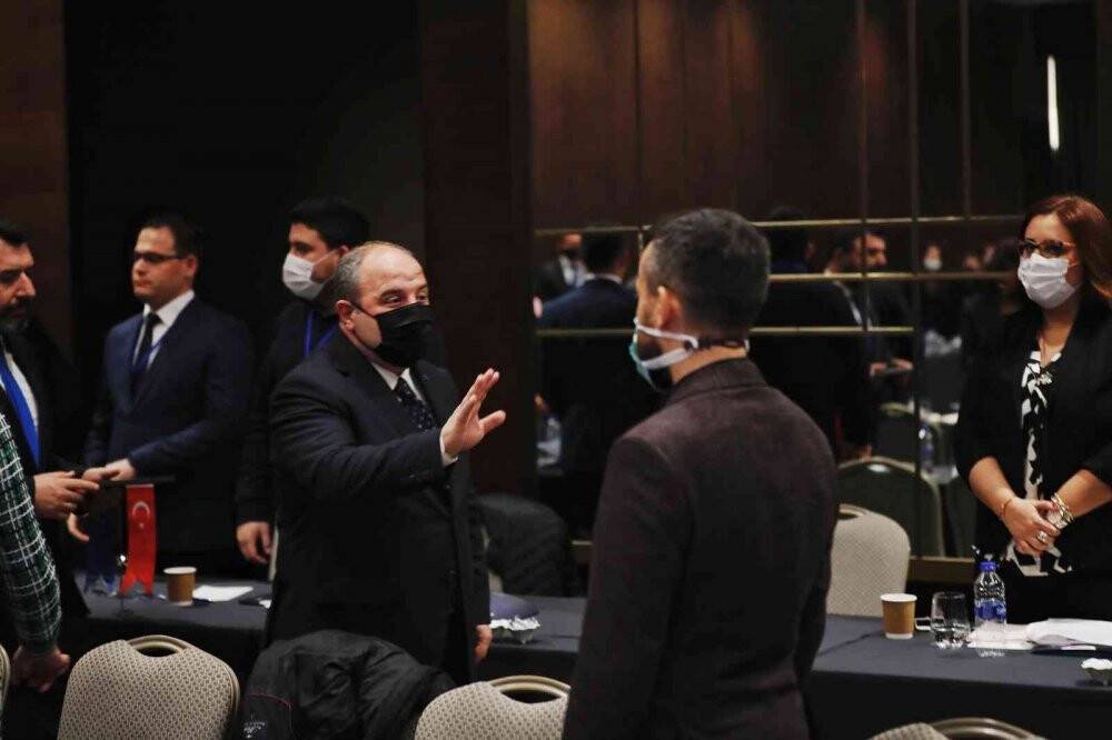 Bakan Varank, Rekabetçi Sektörler Programı çerçevesinde desteklenen projelerin faydalanıcılarıyla bir araya geldi
