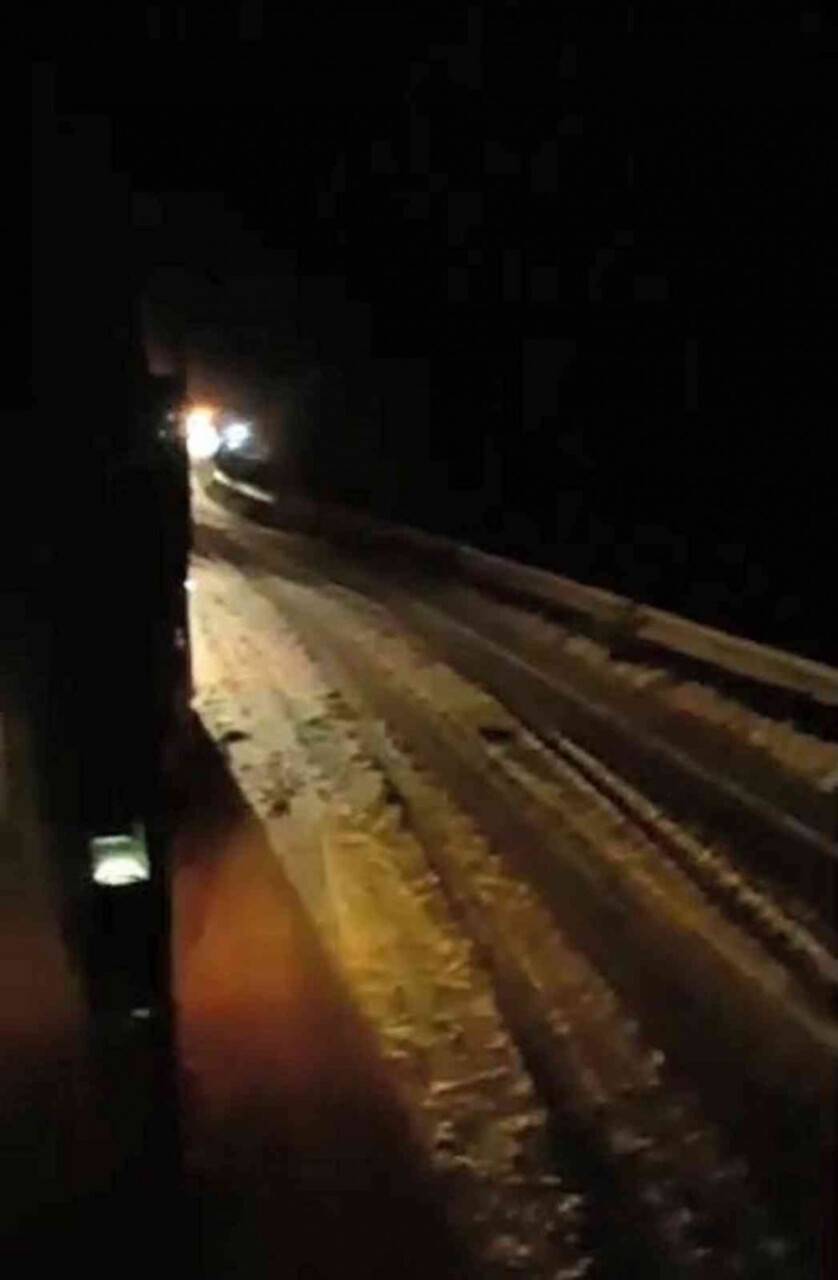 Kastamonu’da kar yağışı yolu kapattı, araçlar mahsur kaldı