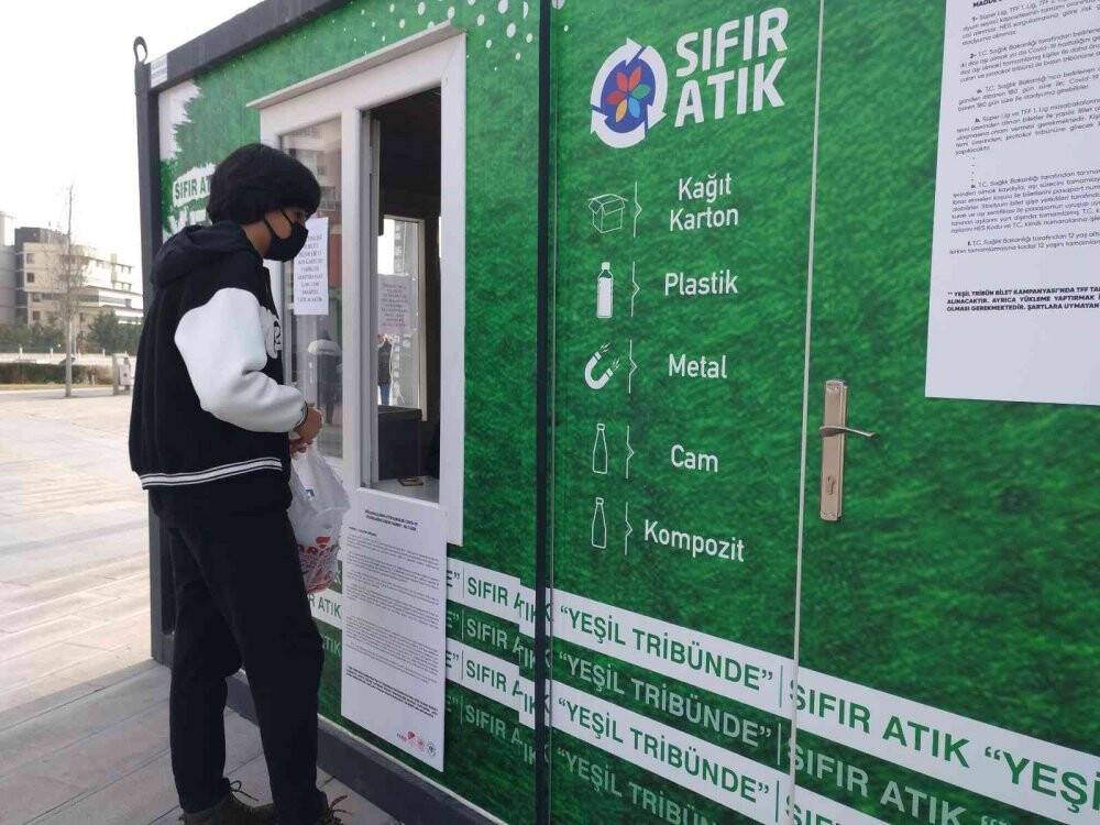 Konya’da 5 plastik veya cam şişe getirene Konyaspor maçı bileti verildi