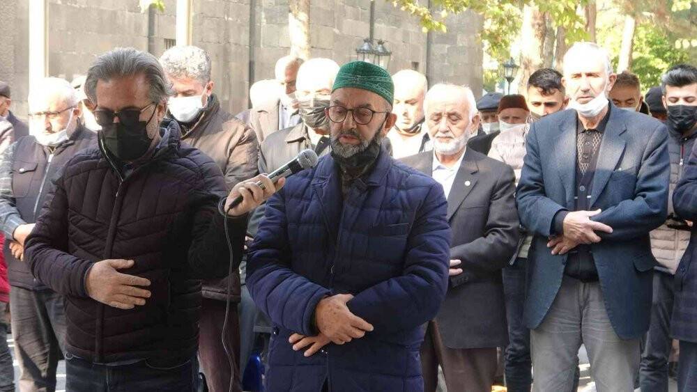 Sezai Karakoç için Kayseri’de gıyabi cenaze namazı kılındı