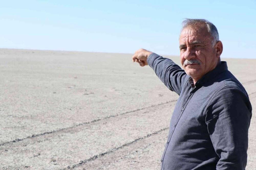 Tuz Gölü havzası çorak toprağa dönüşüyor