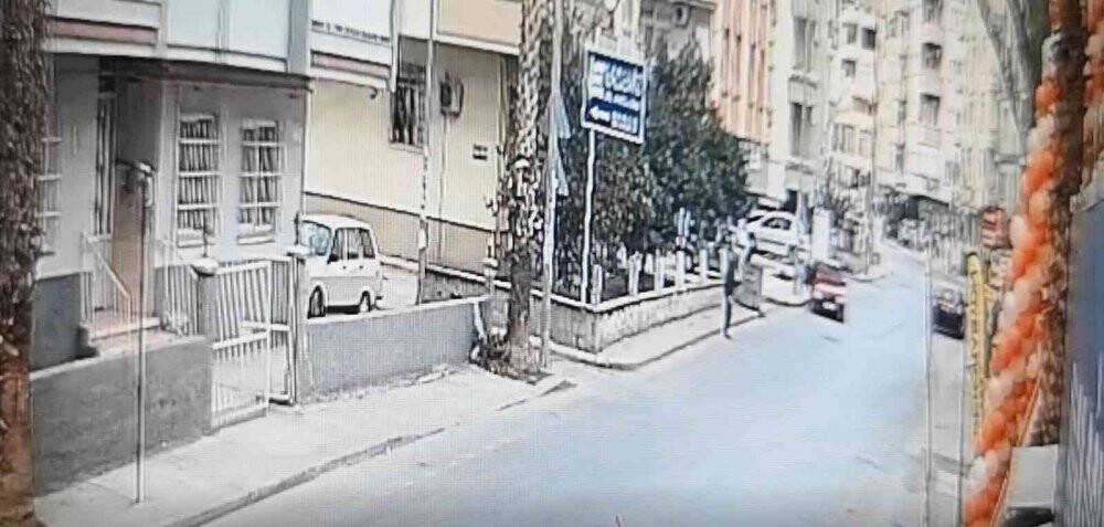 Araçla çarptığı 2 kadın metrelerce havalandı