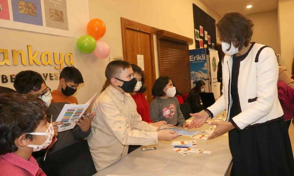 Dünya Çocuk Hakları Günü’nde çocuk yazarlar kitaplarını imzaladı
