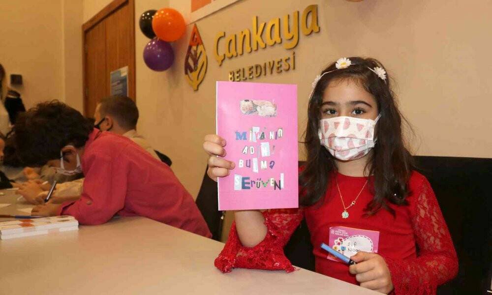 Dünya Çocuk Hakları Günü’nde çocuk yazarlar kitaplarını imzaladı