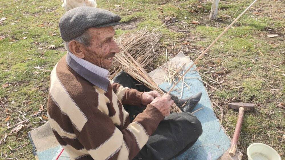 Hasırın son ustası yetiştirecek çırak bulamıyor