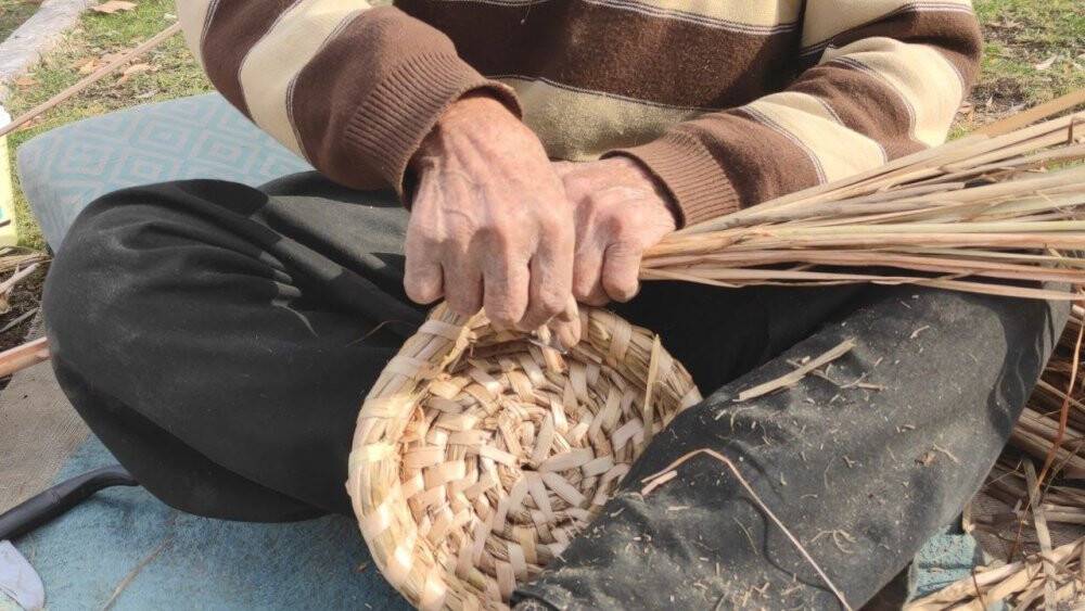 Hasırın son ustası yetiştirecek çırak bulamıyor