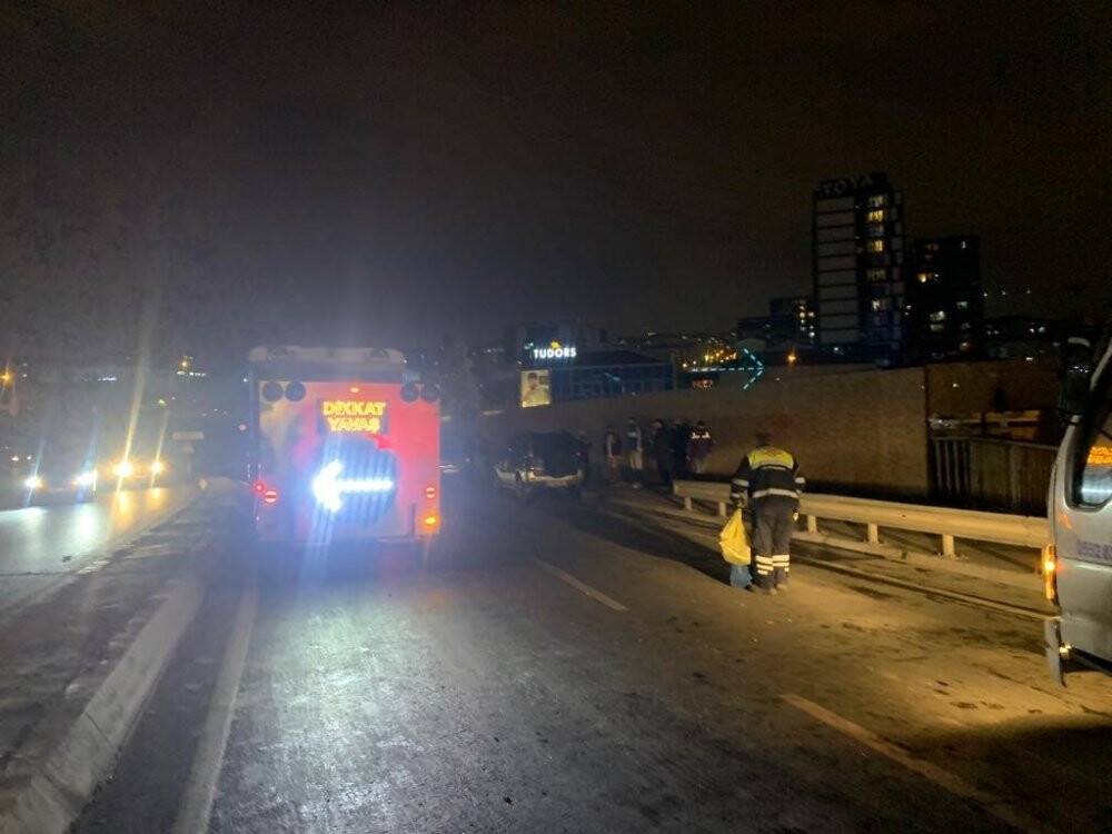 Küçükçekmece’de feci kaza: 2si ağır 3 yaralı