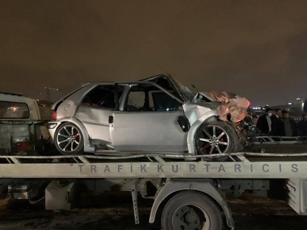 Küçükçekmece’de feci kaza: 2si ağır 3 yaralı