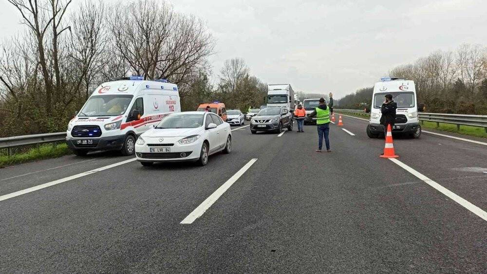 TEM Otoyolu'nda kaza: 2 araç çarpıştı