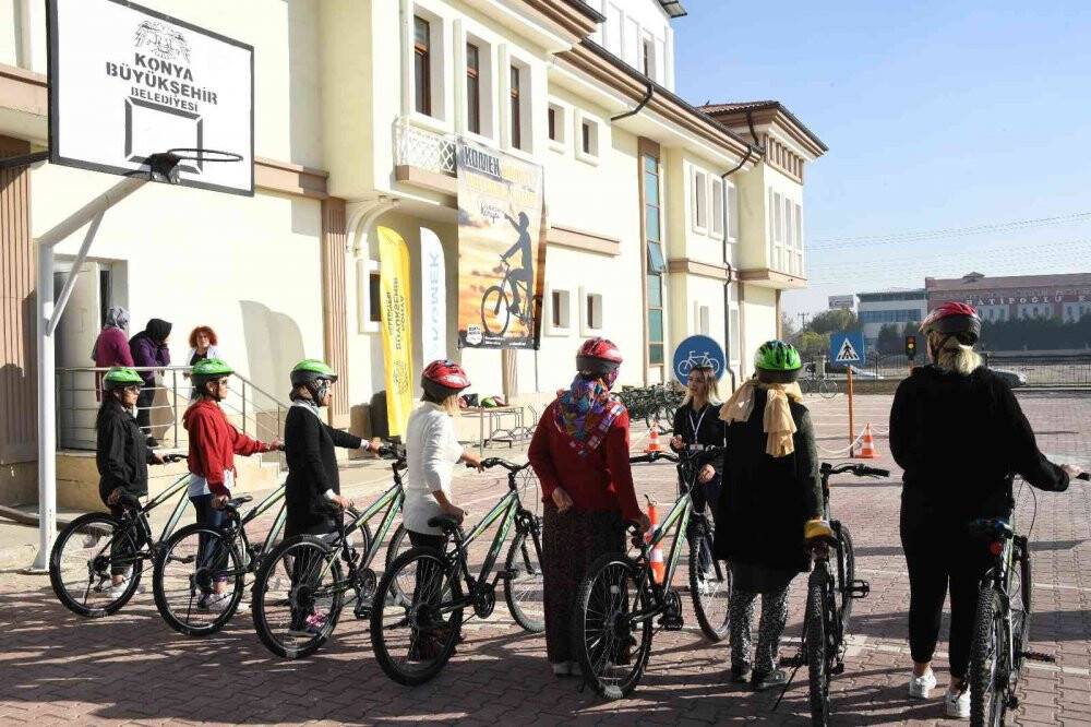 KOMEK’te kadınlara bisiklet kullanma eğitimi
