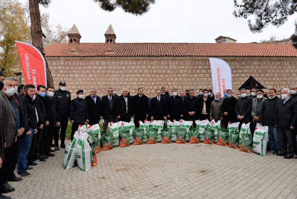 200 çiftçiye yulaf, yem bezelyesi ve yonca tohumu dağıtıldı