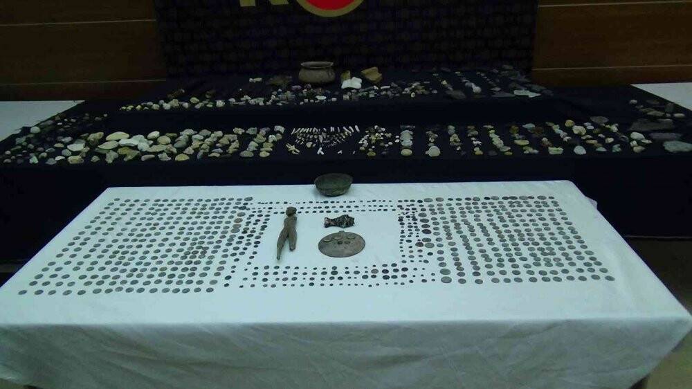 774’ü sikke olmak üzere bin 730 parça tarihi eser ele geçirildi