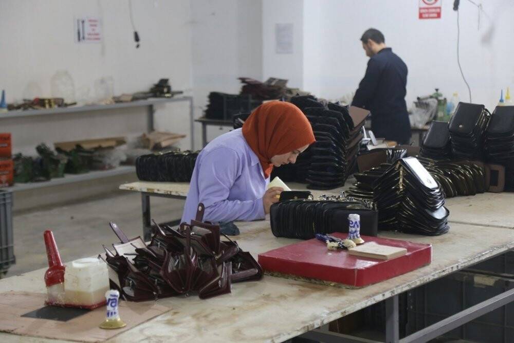 Ereğli Belediyesi Deri Atölyesi üretime devam ediyor