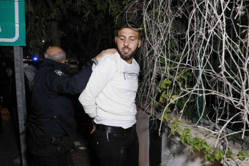 40 kilometre polisten kaçan sürücü yakalanınca,” Ben hiçbir şeyden kaçmadım, dur ihtarını görmedim” dedi