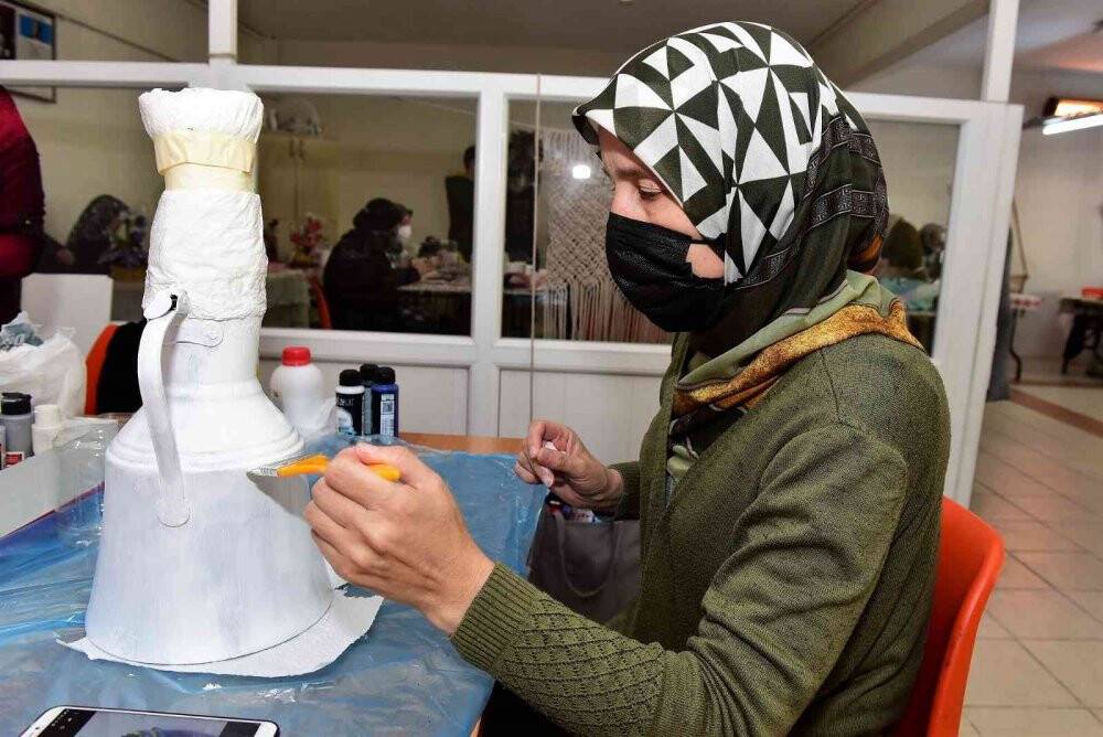 Atıklar sanat eserine dönüşüyor