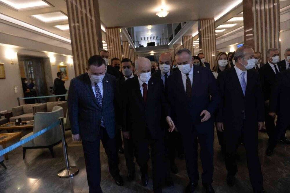 Bahçeli: "Özerk ve bağımsız kurumlar milli iradenin üzerinde olamaz, olmamalıdır"