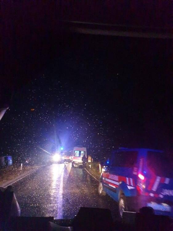 Edirne’de göçmenleri taşıyan minibüs devrildi: 16 yaralı