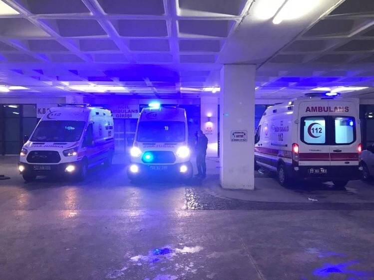 Edirne’de göçmenleri taşıyan minibüs devrildi: 16 yaralı