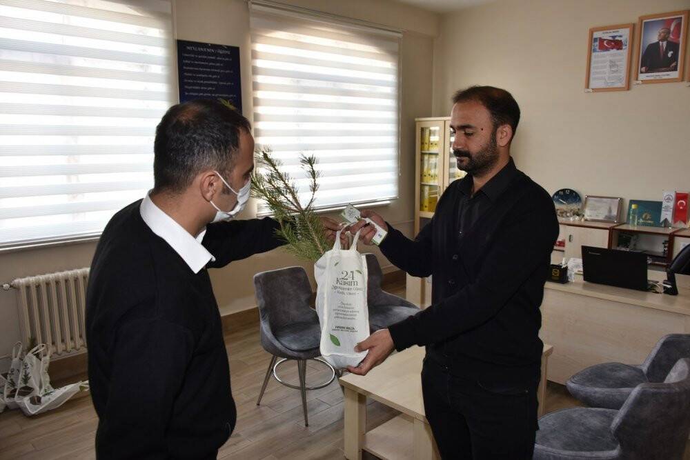 Karatay’da her öğretmene bir fidan