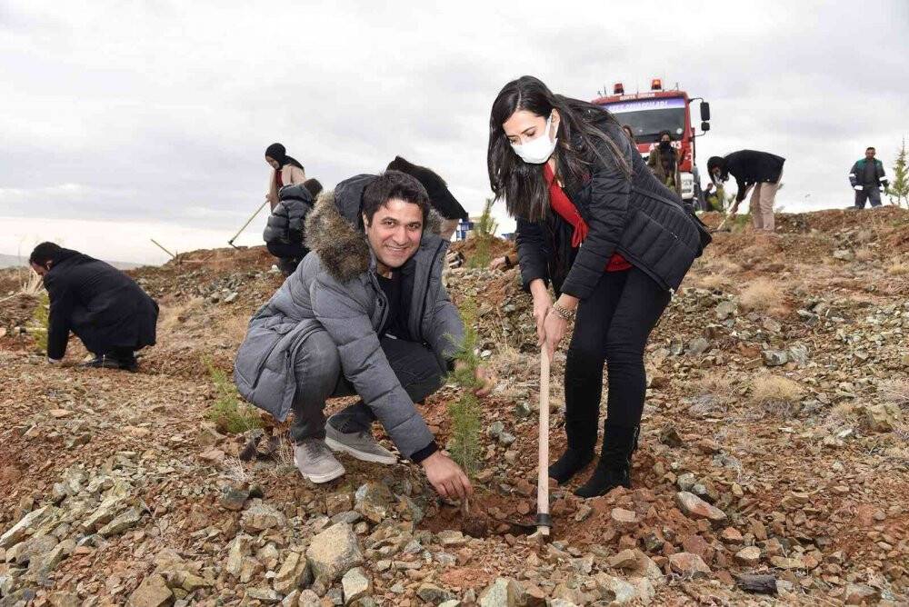 Öğretmenler hatıra ormanına  fidan dikimi gerçekleştirdi