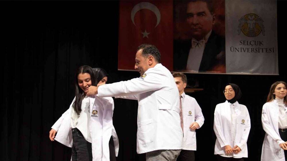 Selçuk Üniversitesinde 150 öğrenci diş hekimliğine adım attı