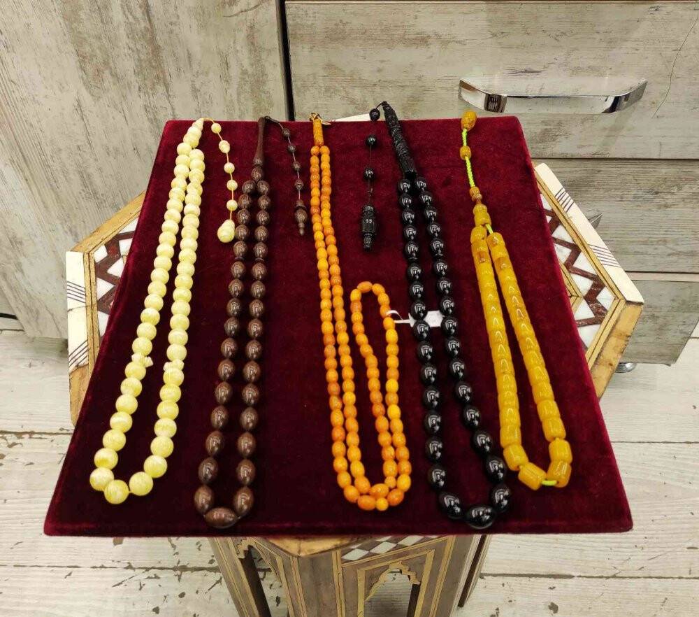 Tarihi Kapalıçarşı’da Osmanlı usulü tespihler göz kamaştırıyor