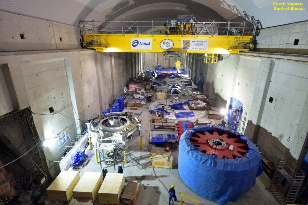 Türkiye’nin en büyük barajında 80 tonluk elektrik türbini montajlandı