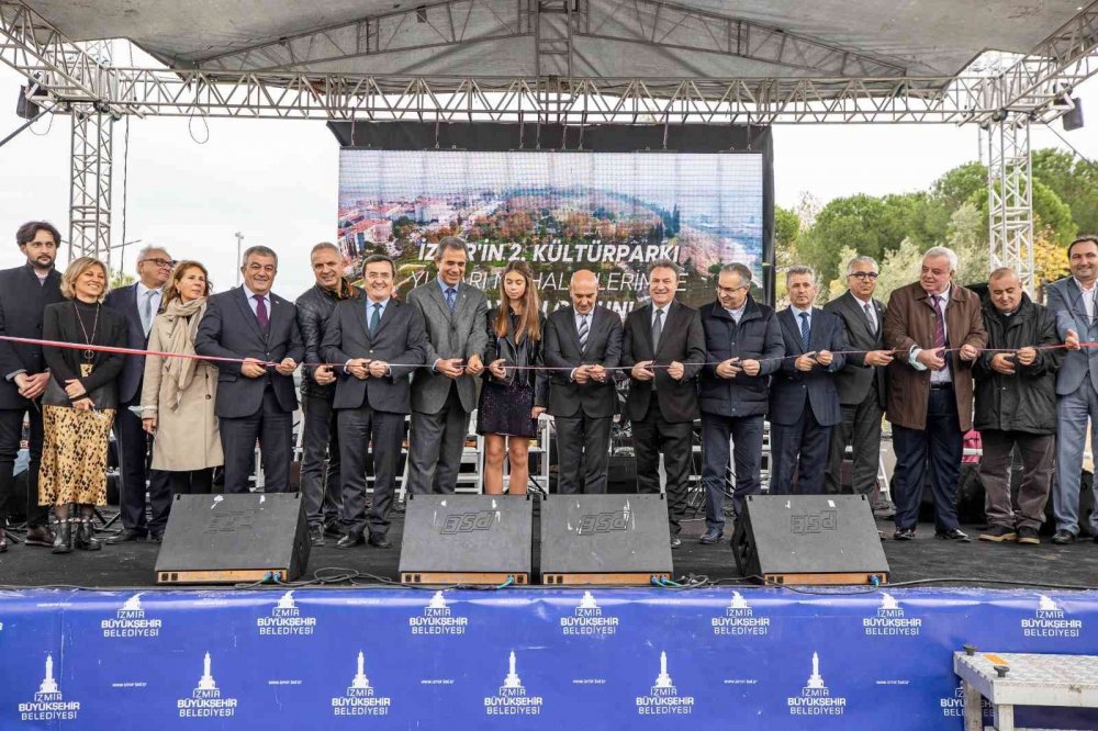 İzmir’in ikinci Kültürparkı yeni yüzüyle hizmete girdi