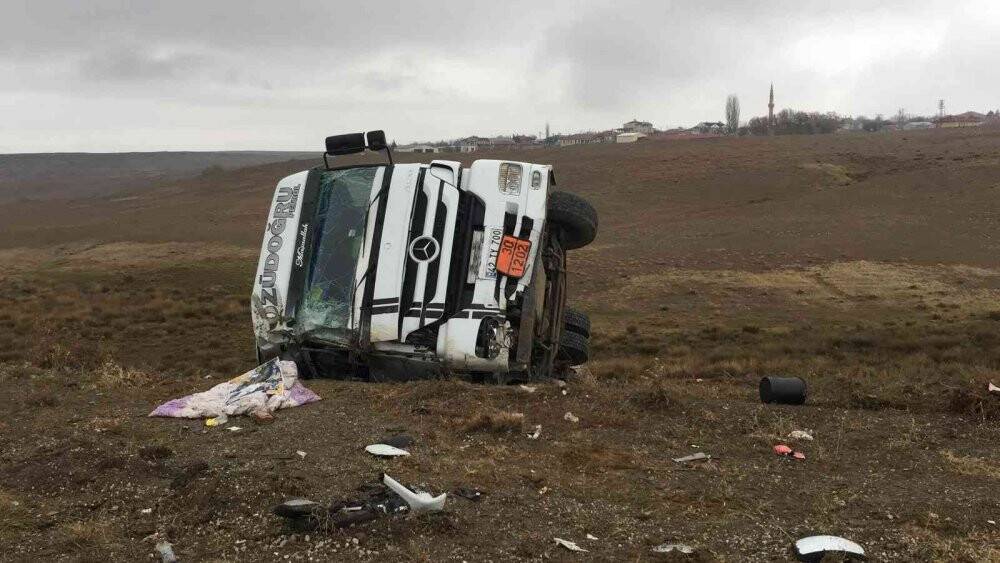 Konya’da akaryakıt taşıyan tanker devrildi: 1 ölü
