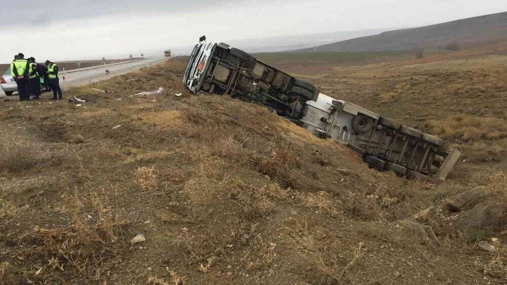 Konya’da akaryakıt taşıyan tanker devrildi: 1 ölü