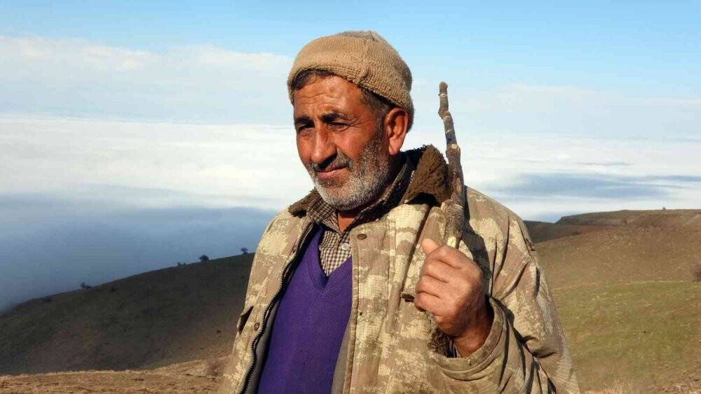 Muş’ta karlı dağlarla birleşen sis bulutları kartpostallık görüntüler oluşturdu