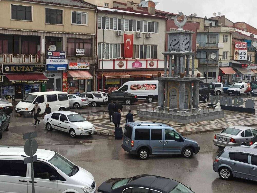 Şuhut’ta sağanak yağış etkisini gösteriyor