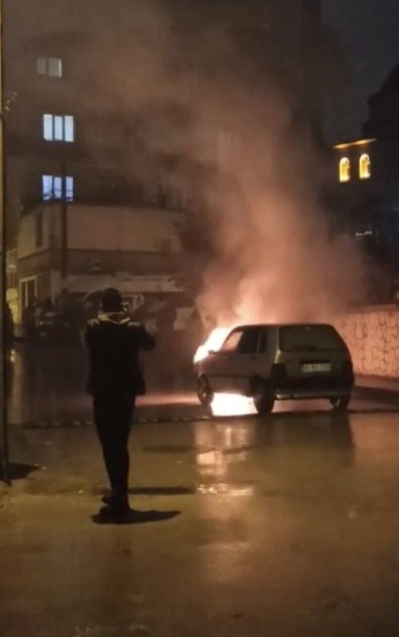 Bursa’da seyir halinde otomobil yandı, sürücü canını zor kurtardı