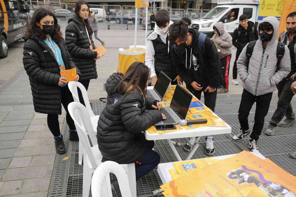 İstanbul Gençlik Oyunları heyecanı Taksim Meydanı’nda