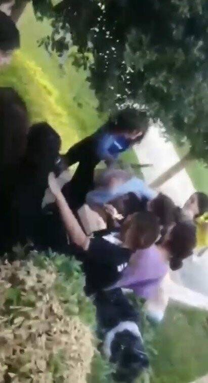 Liseli kızların ekmek bıçaklı kavgası