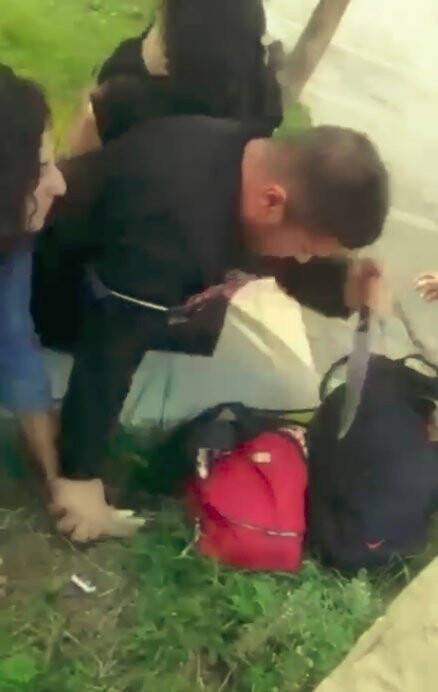 Liseli kızların ekmek bıçaklı kavgası