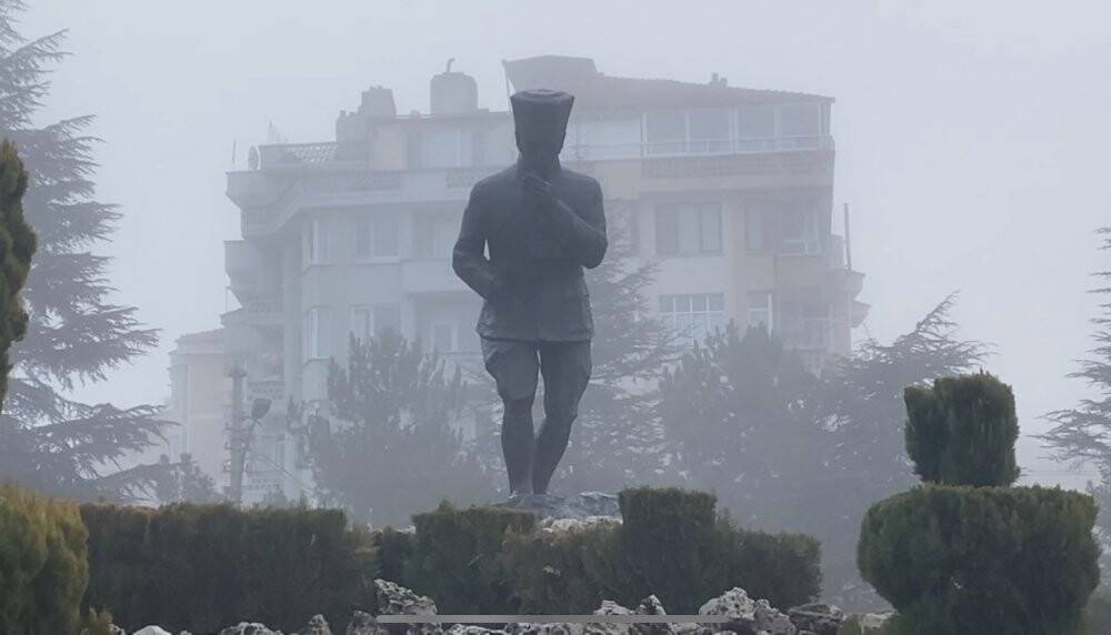 Afyon’da sis etkili oldu