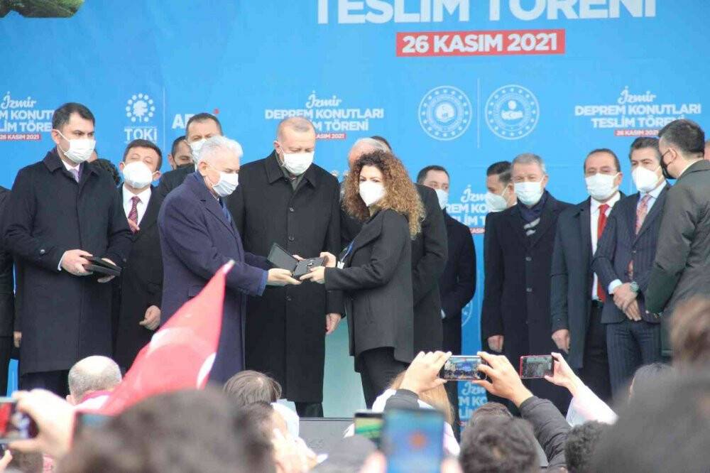 Cumhurbaşkanı Erdoğan deprem konutlarını teslim etti