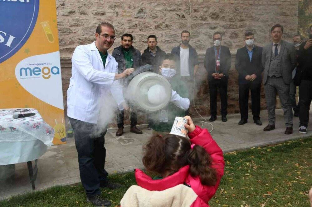 Geleceğin bilim insanları MEGA ile yetişiyor