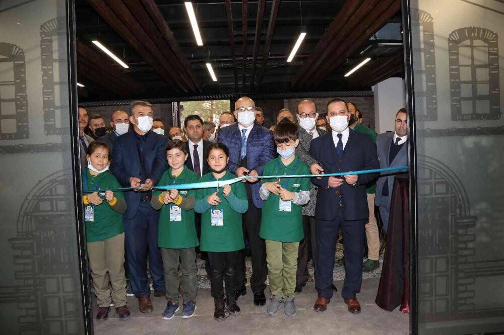 Geleceğin bilim insanları MEGA ile yetişiyor