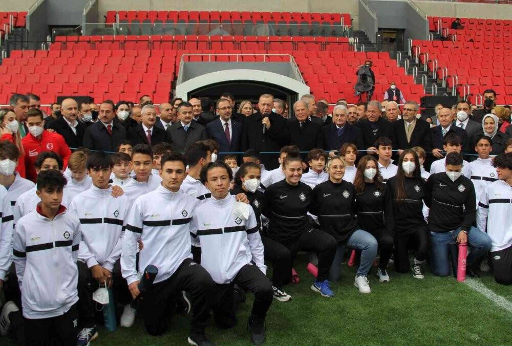 İzmir Alsancak Stadına "Mustafa Denizli" adı verildi