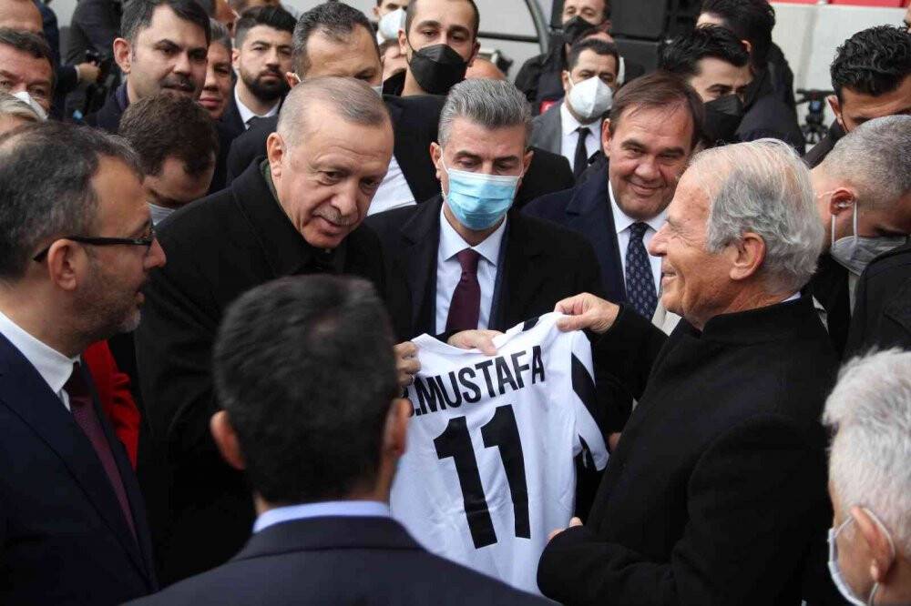 İzmir Alsancak Stadına "Mustafa Denizli" adı verildi