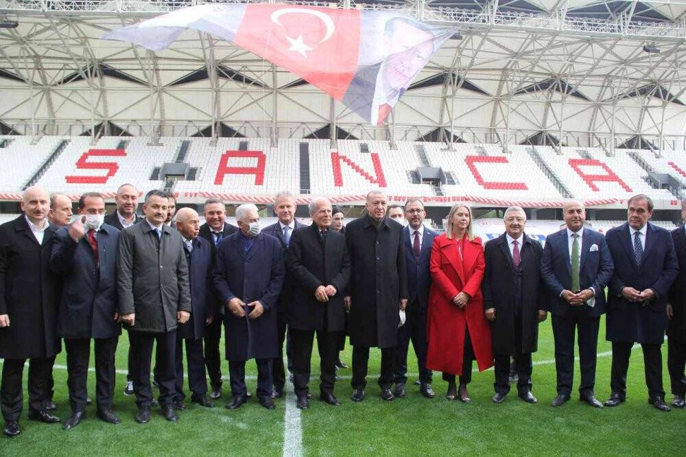 İzmir Alsancak Stadına "Mustafa Denizli" adı verildi